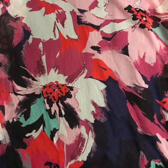 Floral 3/4 sleeve top, never worn - Picture 2 of 5